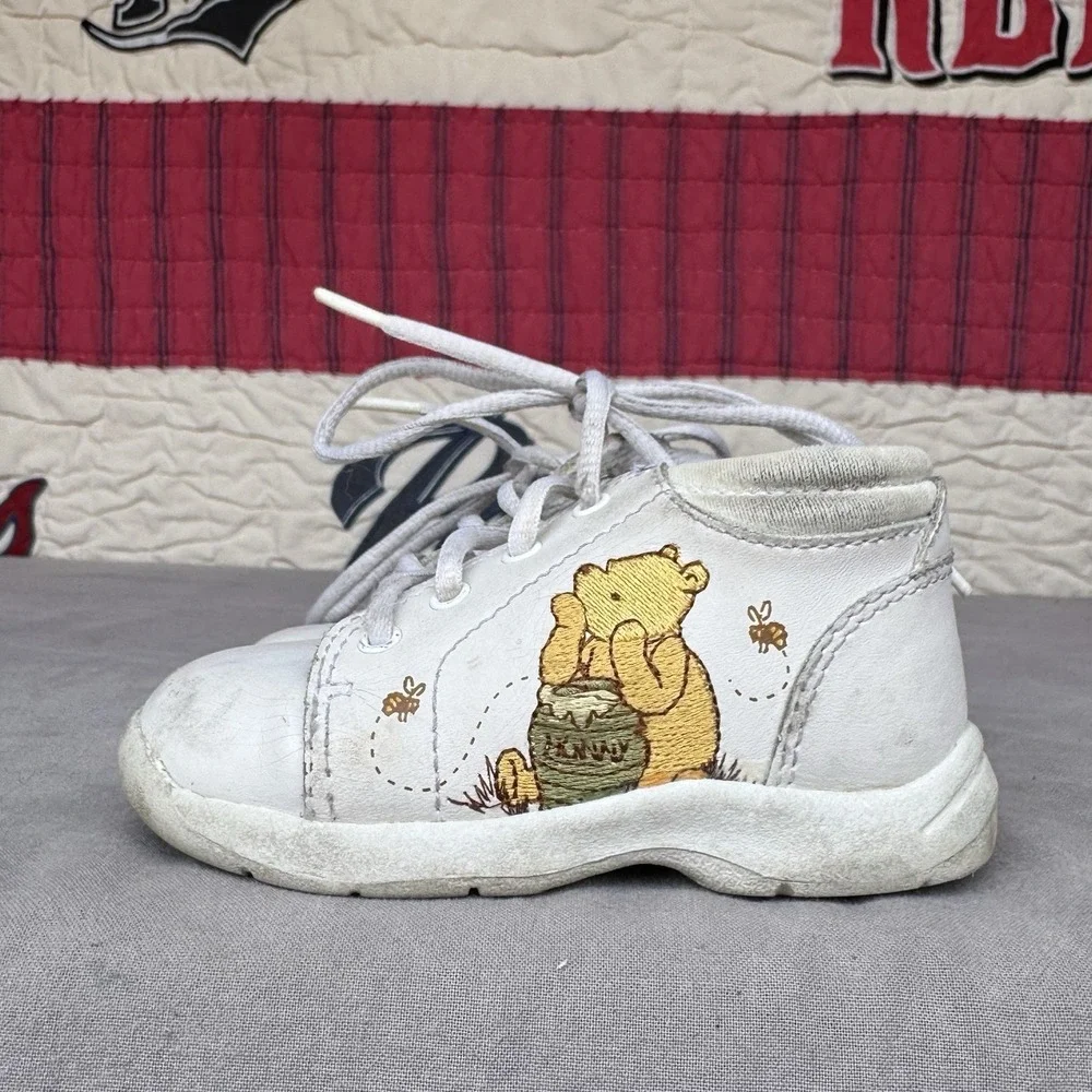 Size 5c - Vintage Y2K Classic Pooh‎ Tennis Shoes